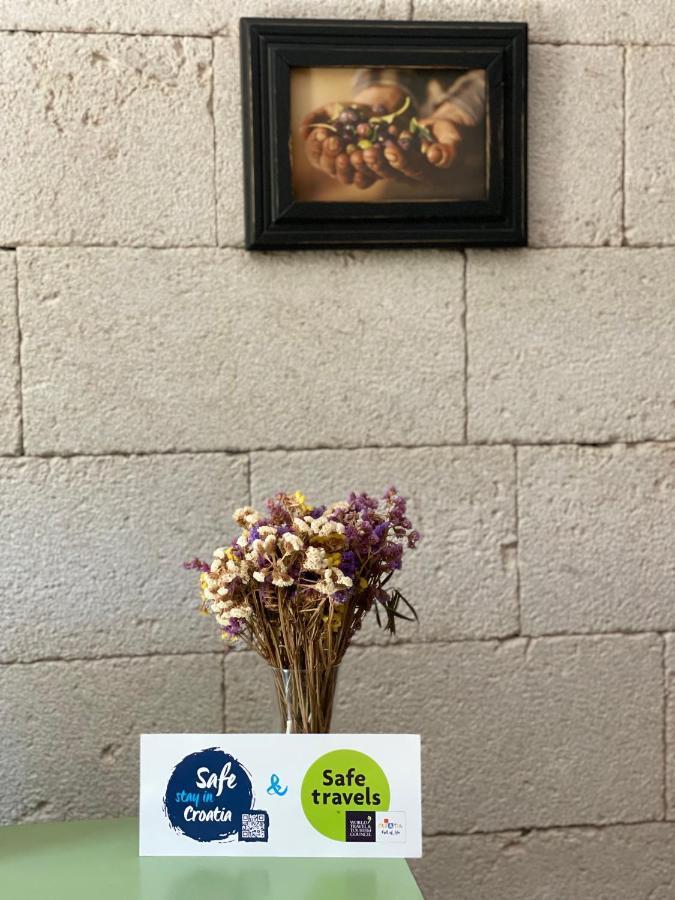 Apartman Lara *