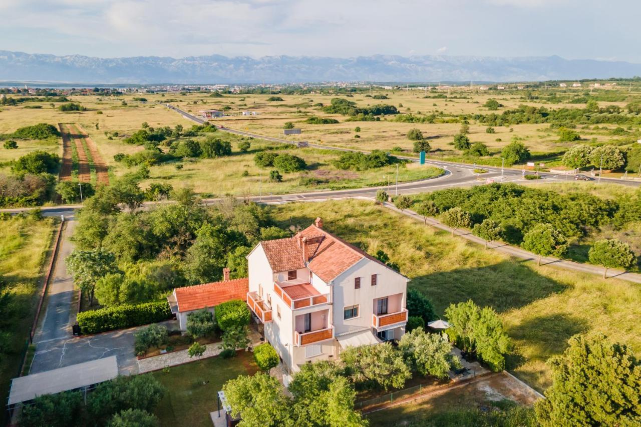 Apartman Lara *