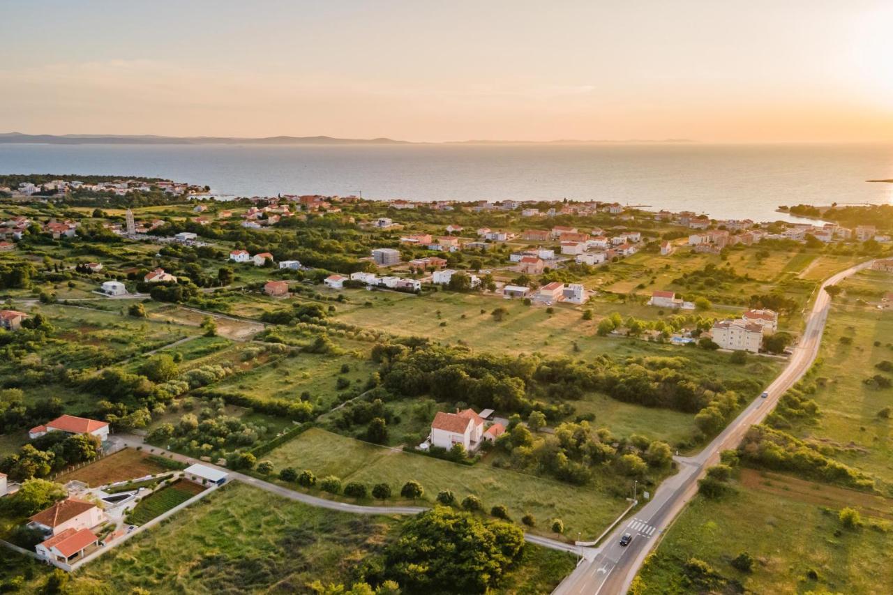Lara Apartman *