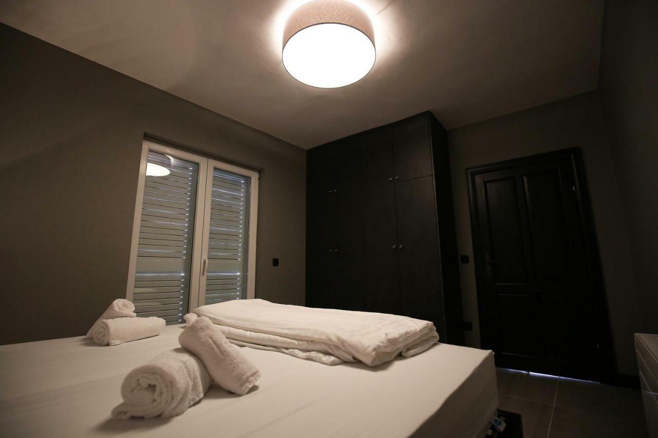 Lara Apartman *