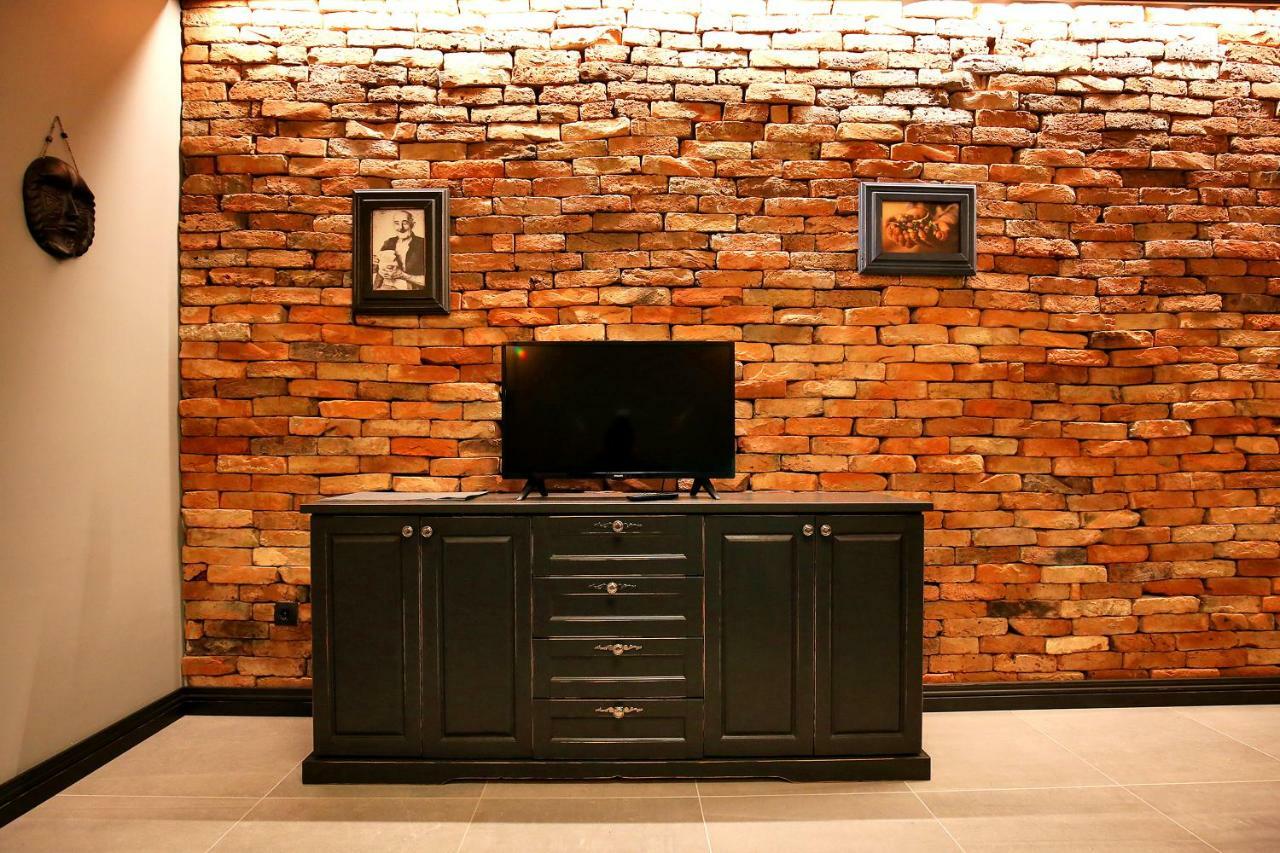 Lara Apartman *